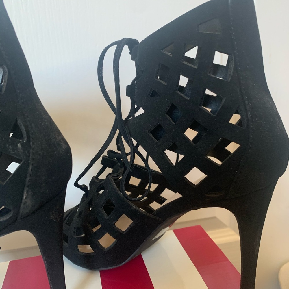 Heels - Picture 2 of 3